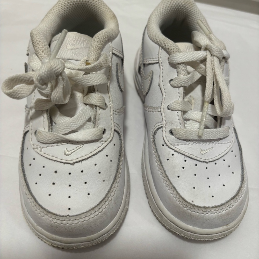Nike Air Force 1, white pre loved, low top